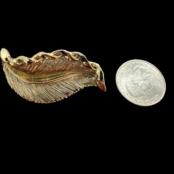Gerrys Brooch Feather Gold Tone Leaf Pin Vintage - Picture 4 of 7